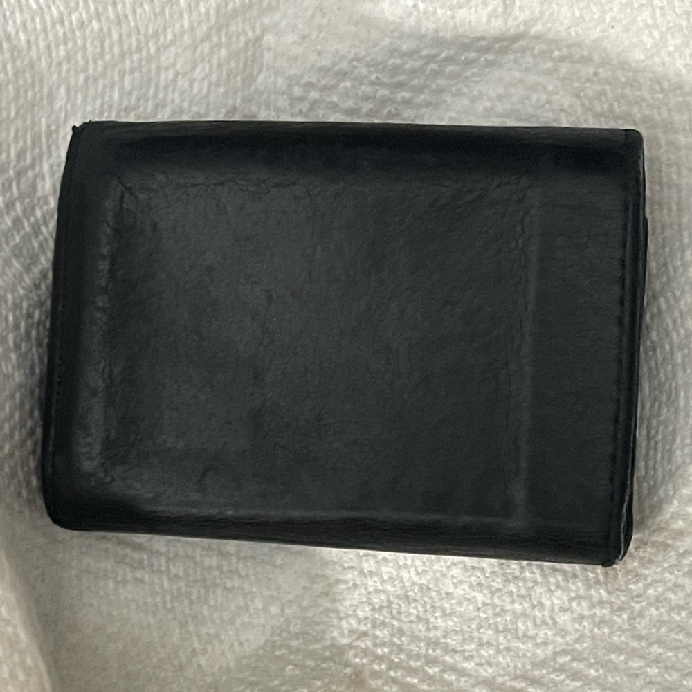Louis Vuitton Black Wallet with Gold Logo - Picture 2 of 16